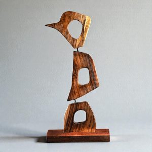 Дрвена пингвин скулптура од орев – рачно изработено 4
