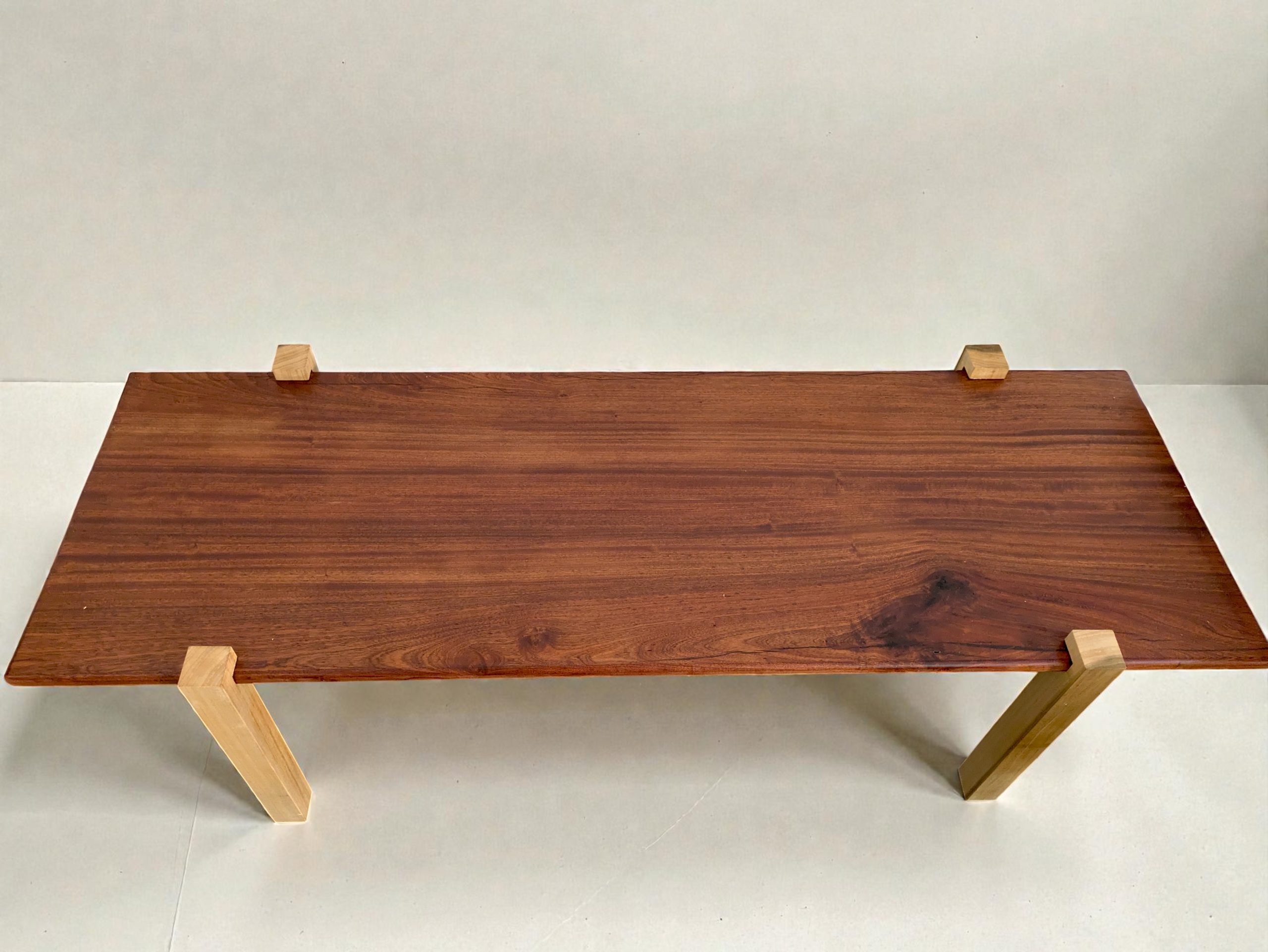 клуб маса од масивно махагони Sapele и јавор 3