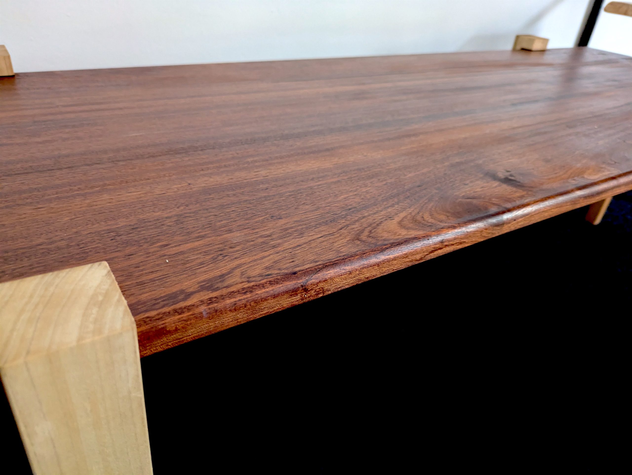 клуб маса од масивно махагони Sapele и јавор 5