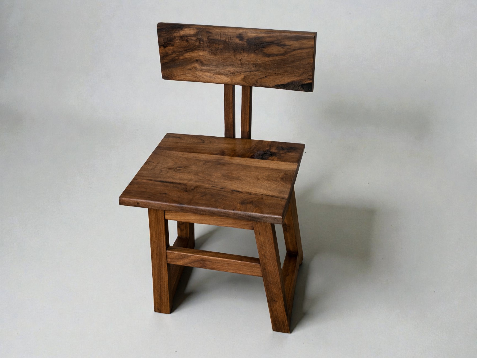 дрвено столче од масивно дрво Split Back Chair 1