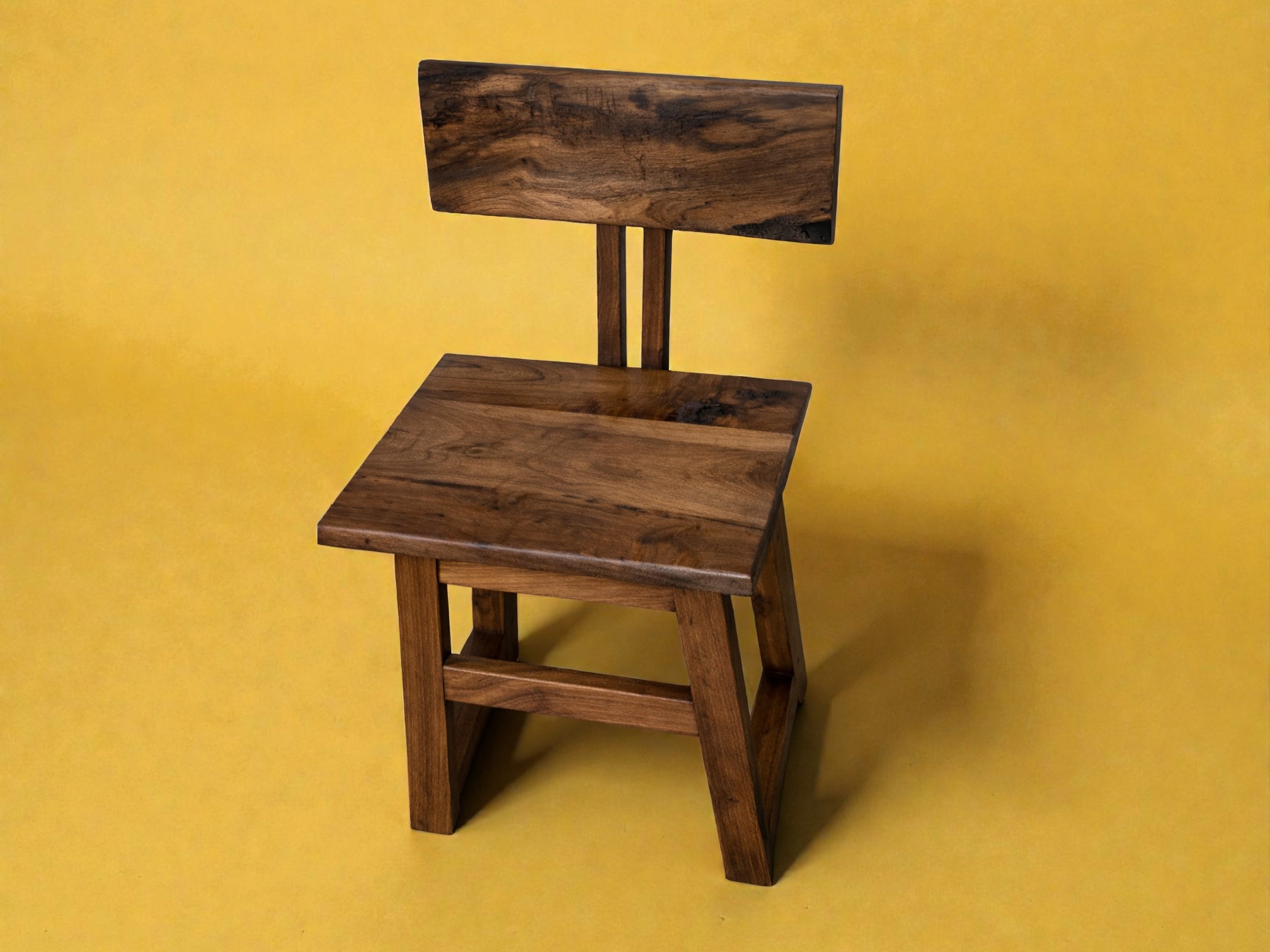 дрвено столче од масивно дрво Split Back Chair 2