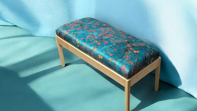 Тапицирана клупа за ходник од јавор – Velvet Turquoise 3 Тапицирана клупа за ходник од јавор – Velvet Turquoise 3