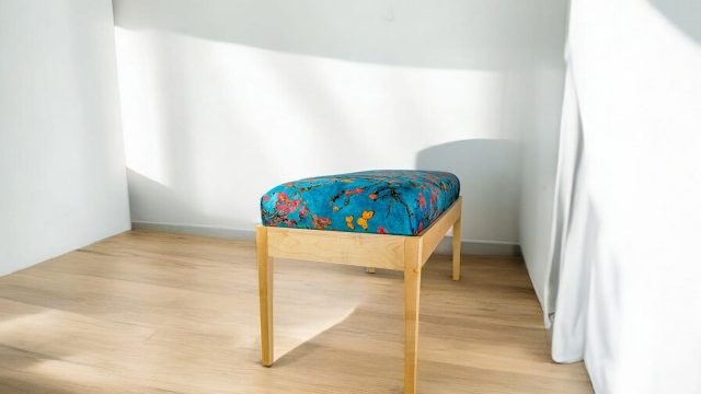 Тапицирана клупа за ходник од јавор – Velvet Turquoise 5 Тапицирана клупа за ходник од јавор – Velvet Turquoise 5