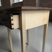 Рачно изработена Шејкер странична масичка - Јавор & Американски орев 7 Рачно изработена Шејкер странична масичка - Јавор & Американски орев 7